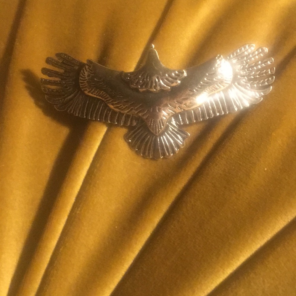 4/$20 Eagle gold tone hair clip - Picture 4 of 7